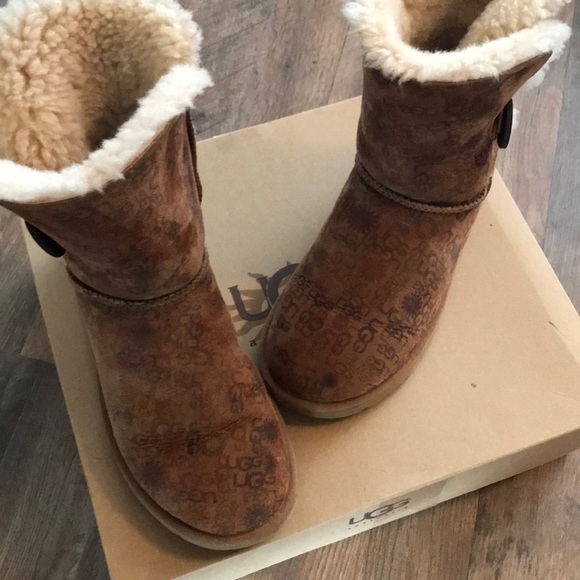 Classic short chestnut uggs - Picture 2 of 8